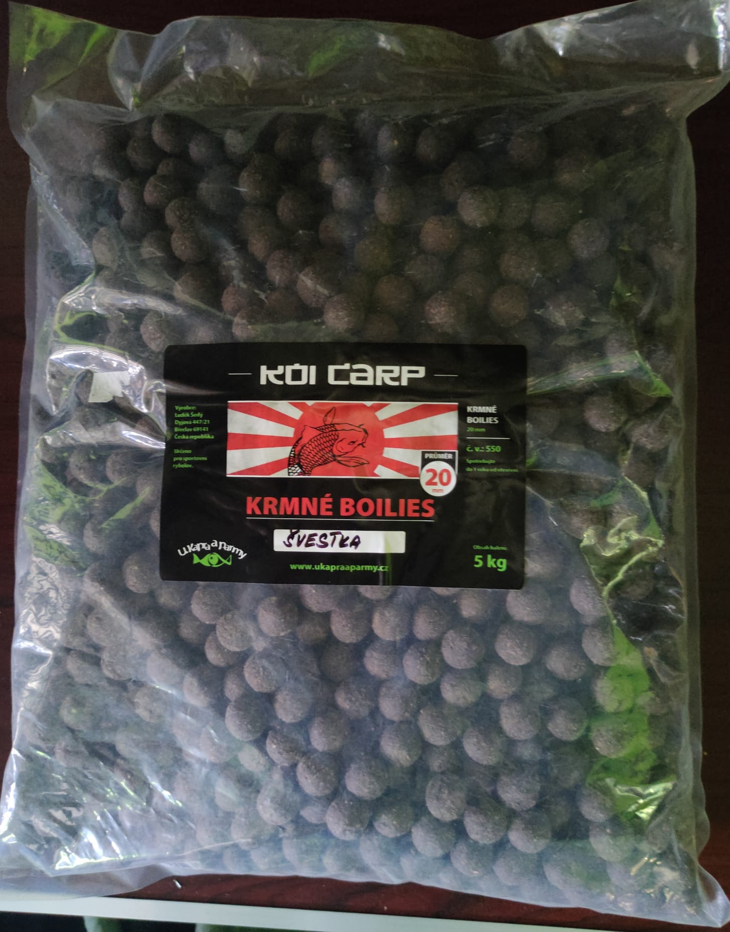 Krmné boilies KOI CARP 5kg 20 mm ŠVESTKA