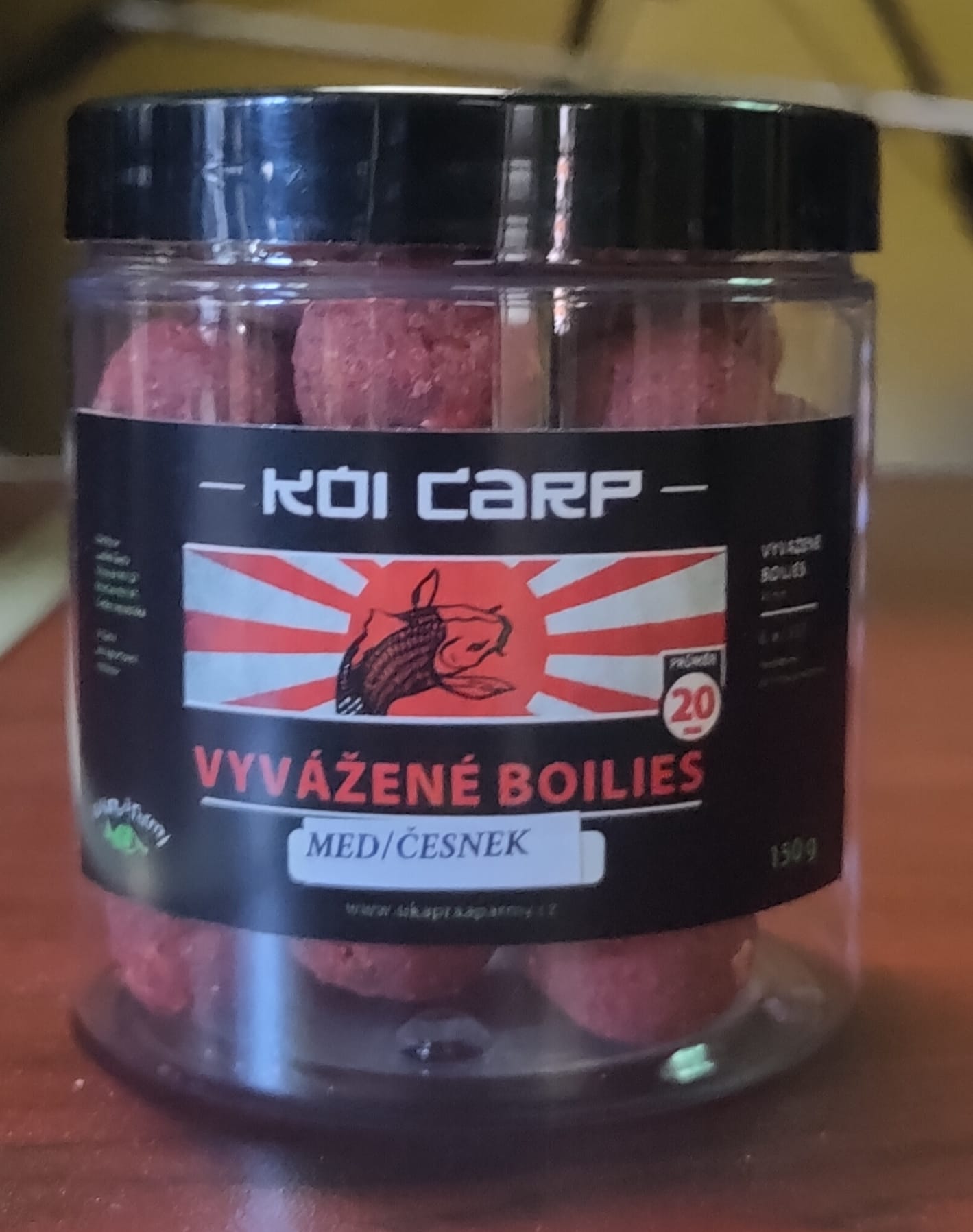 Chytací boilies KOI CARP 150 g 20 mm MED/ČESNEK